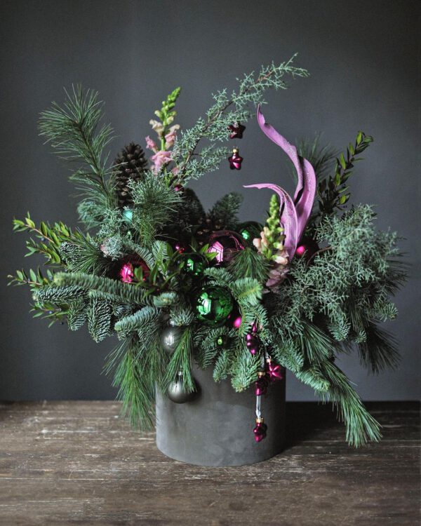 Christmas Floral Designs That Will Get You in That Festive Mood Floral Arrangement