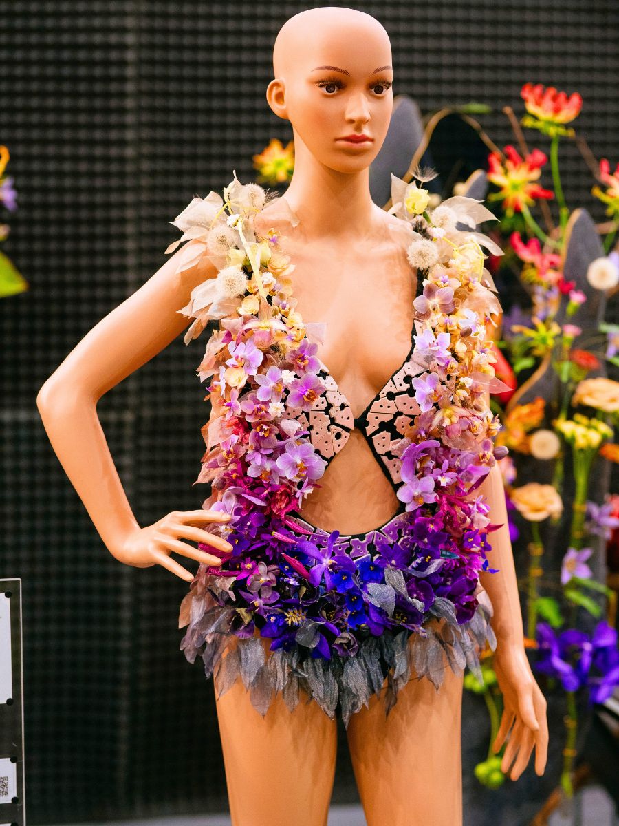 Fashion inspired Gabor Nagy to create with flowers