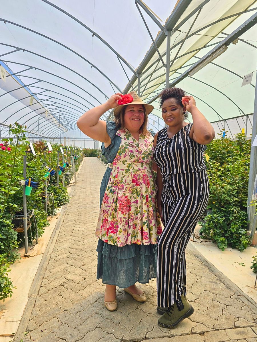 Floral Personality Sarah Campbell Enchanted by Kenya’s Array of Spray Roses and Other Flowers at Interplant Roses East Africa in Naivasha