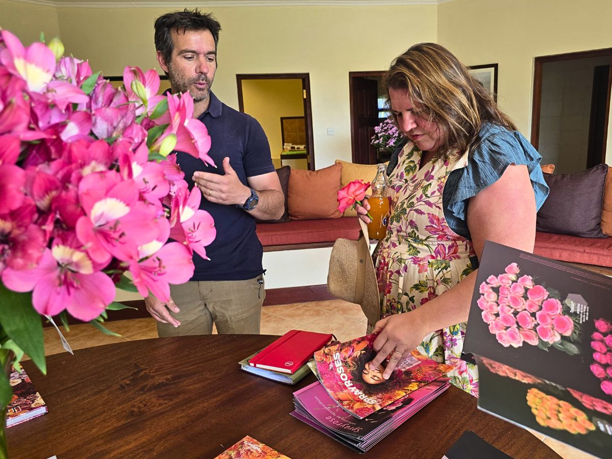 Floral Personality Sarah Campbell Enchanted by Kenya’s Array of Spray Roses and Other Flowers at Interplant Roses East Africa in Naivasha