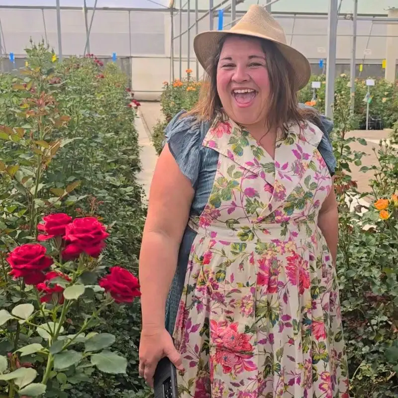 Floral Personality Sarah Campbell Enchanted by Kenya’s Array of Spray Roses and Other Flowers at Interplant Roses East Africa in Naivasha