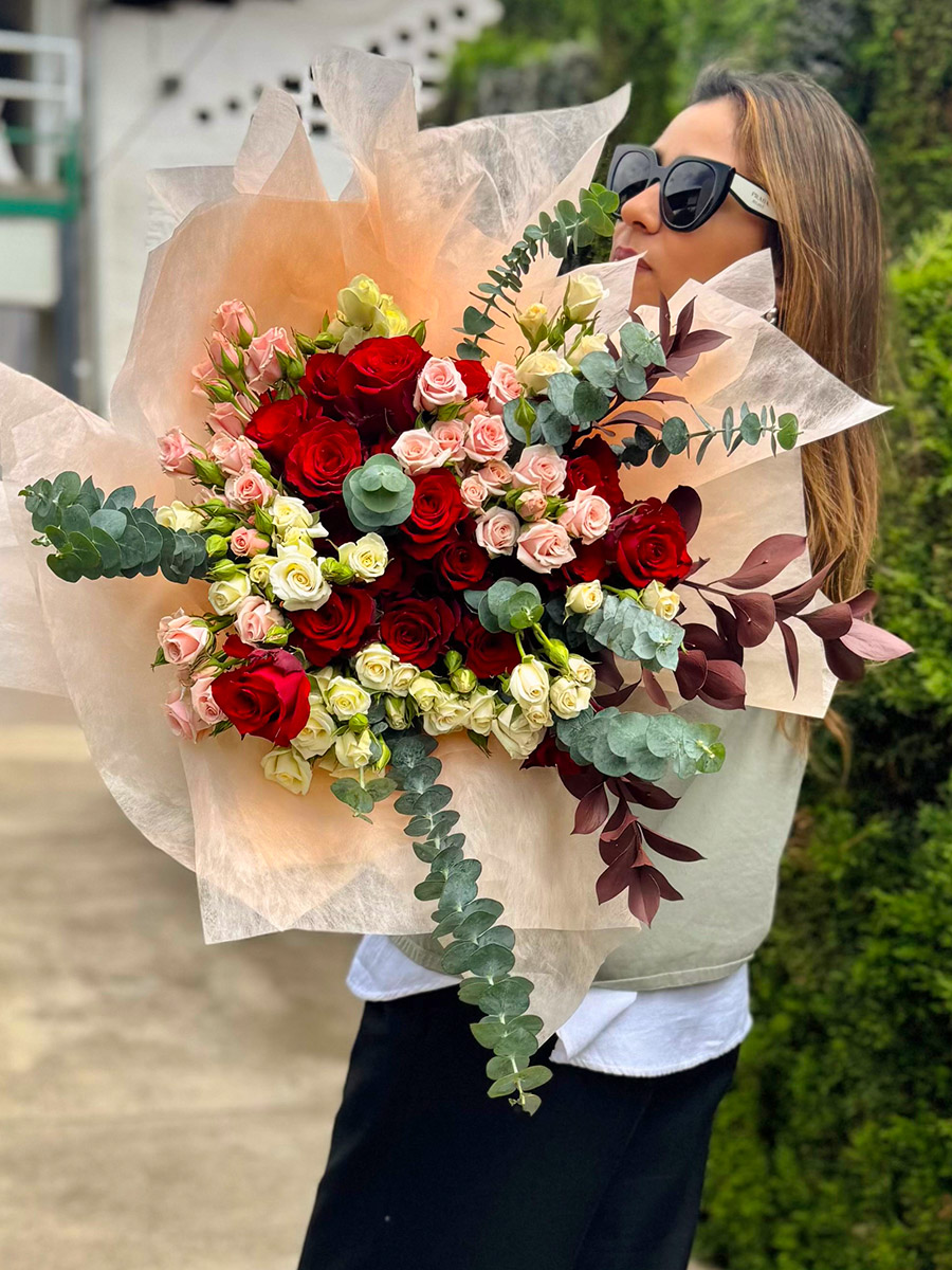 Shallima with bouquet at Nevado Roses