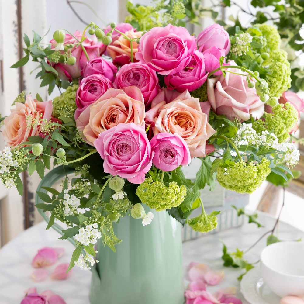 Red and pink flower arrangement