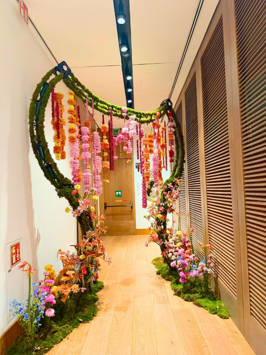 Indian garland style installation by Laetitia Mayor