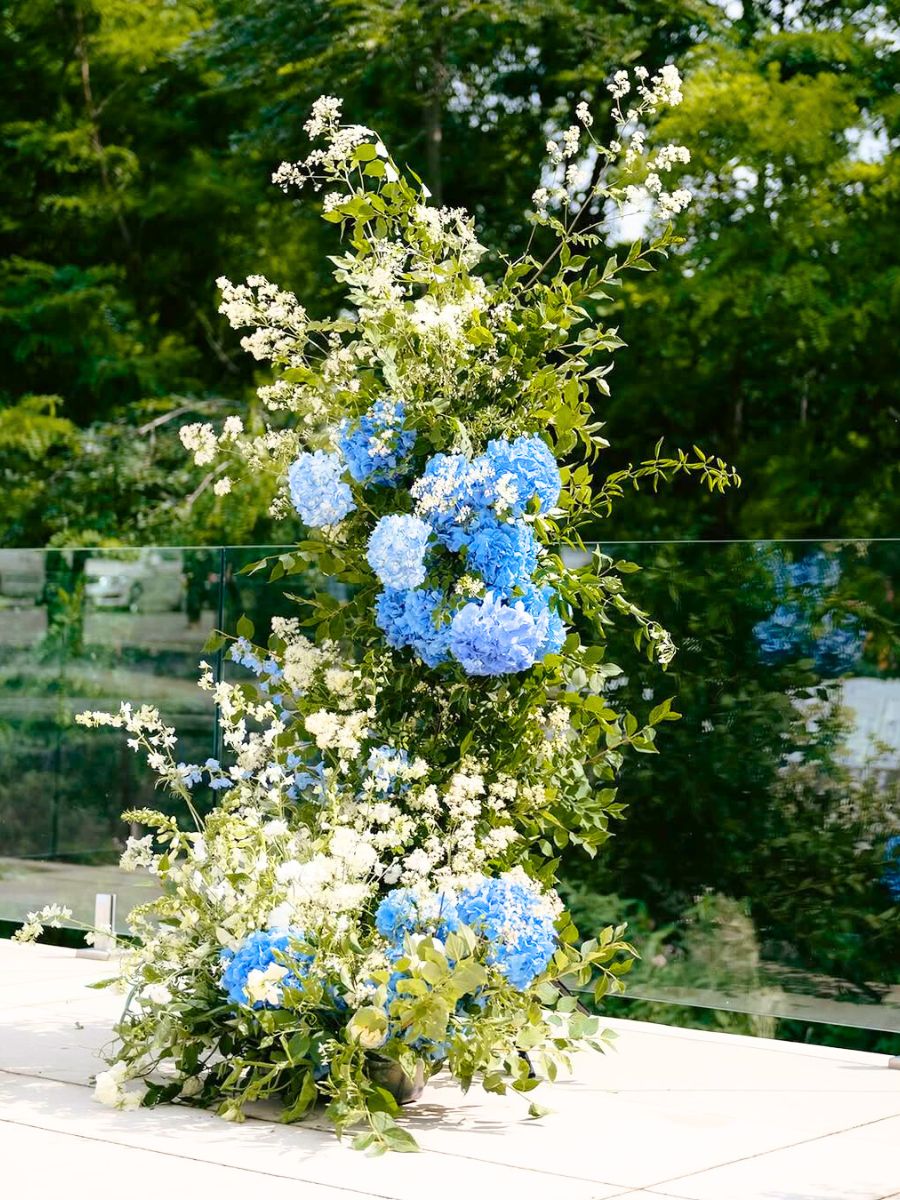 Wedding design with blue hydrangeas