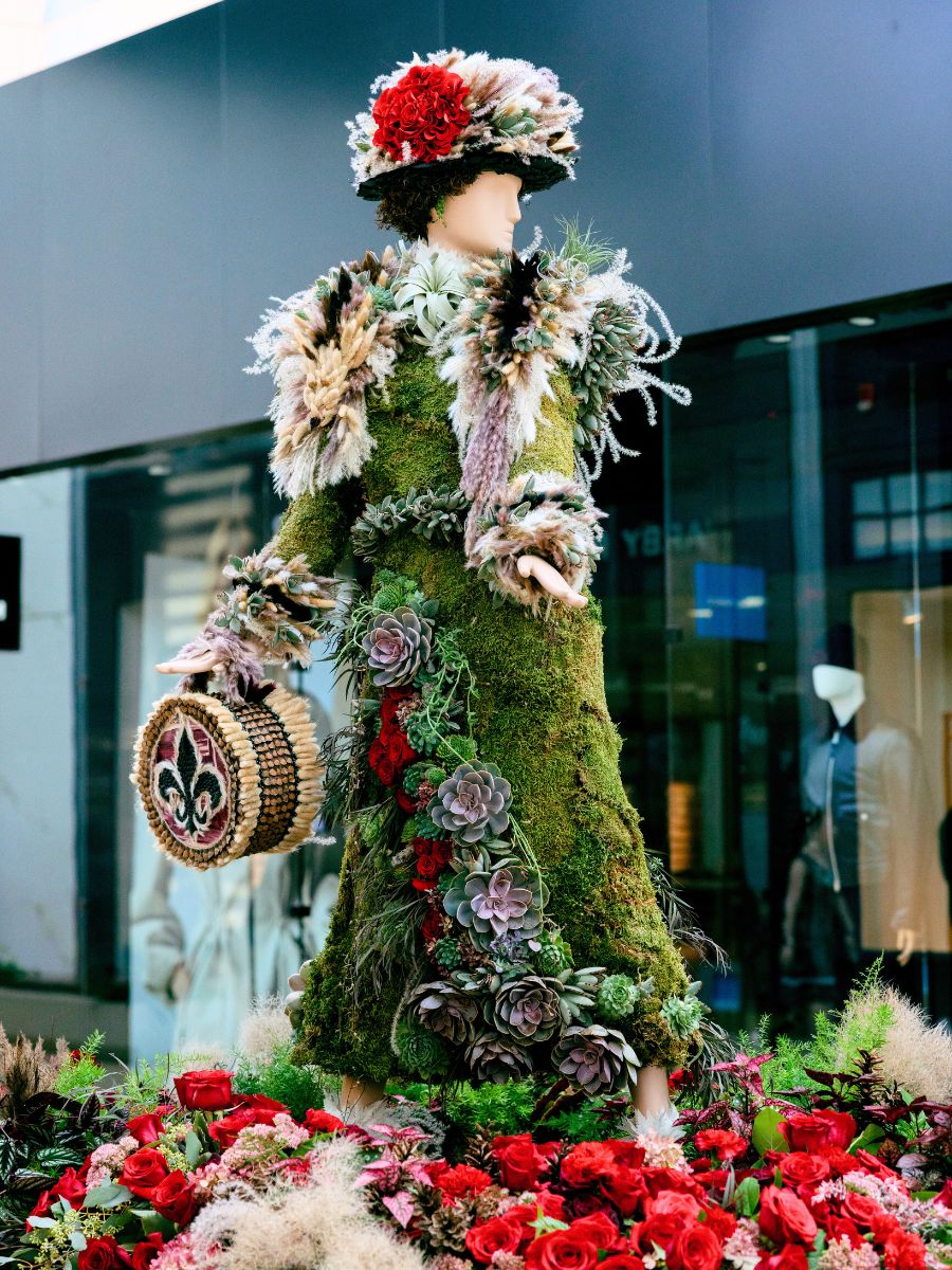 Red rose and green floral mannequin Fleurs de Villes