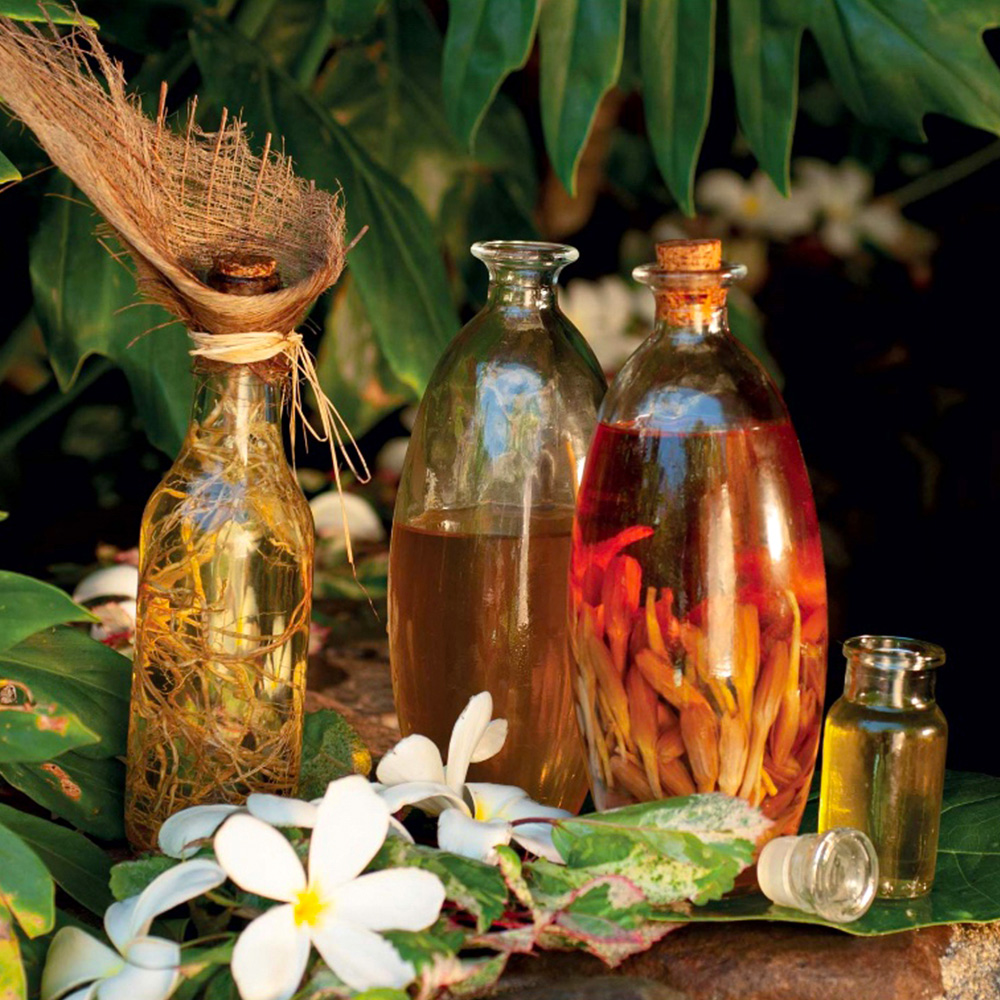 Gardenia taitensis oil in glass bottles