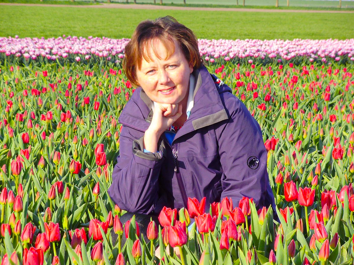 Natasja Mironova red tulip field in Keukenhof