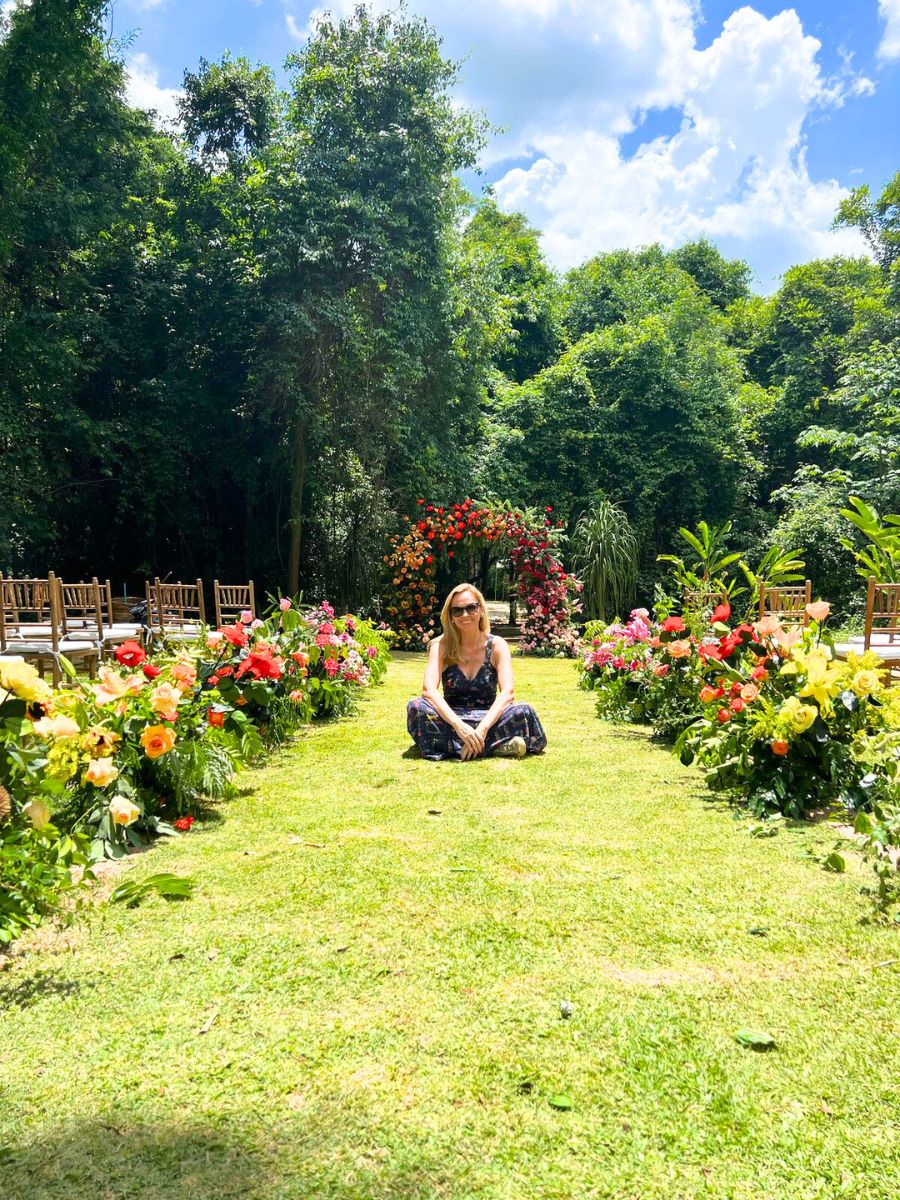 Raquel in a wedding scene with flowers