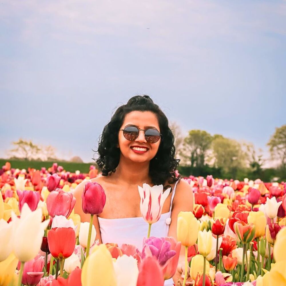 lady enjoying near keukenhof