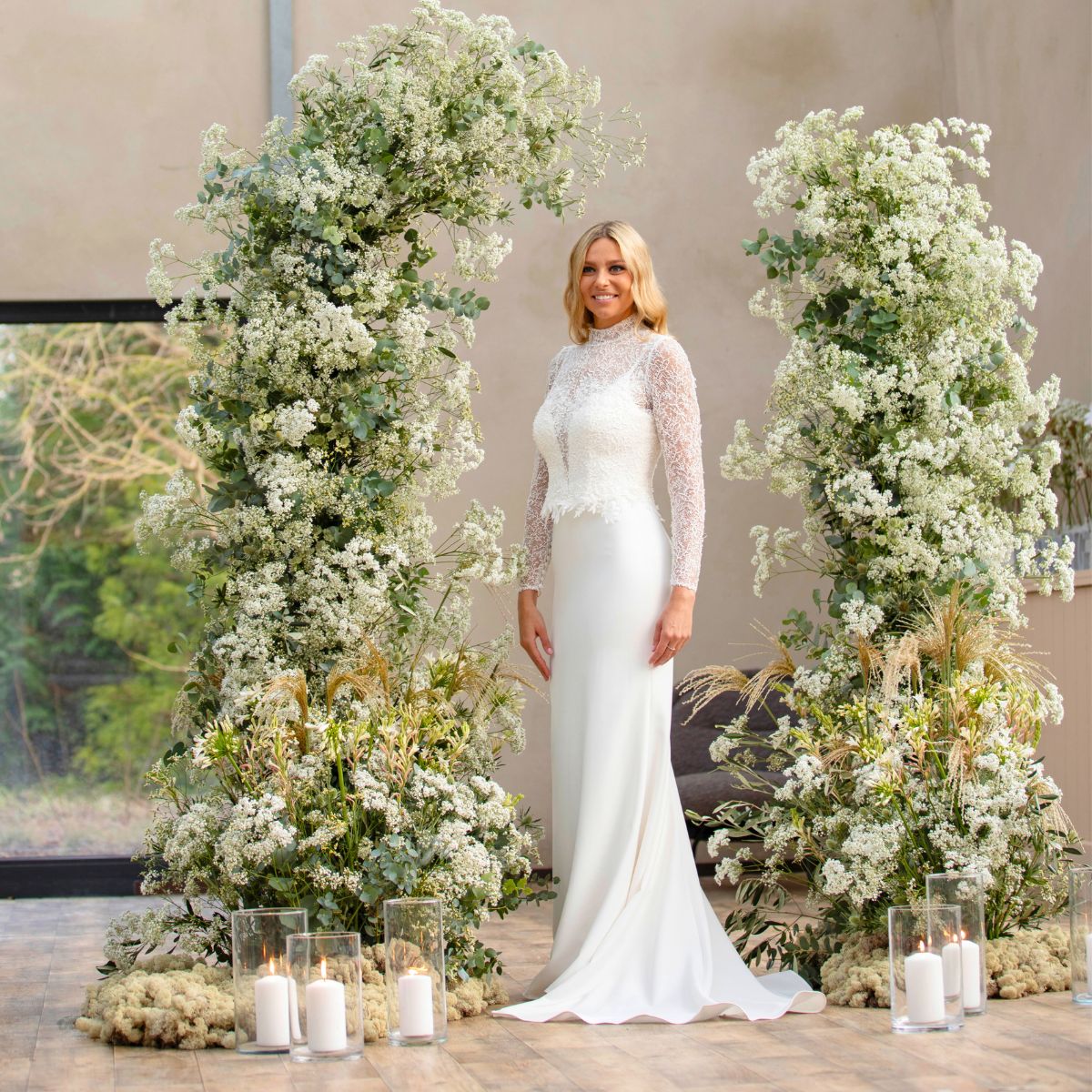 Wedding arch with Million Daisy Wedding arch with Million Daisy