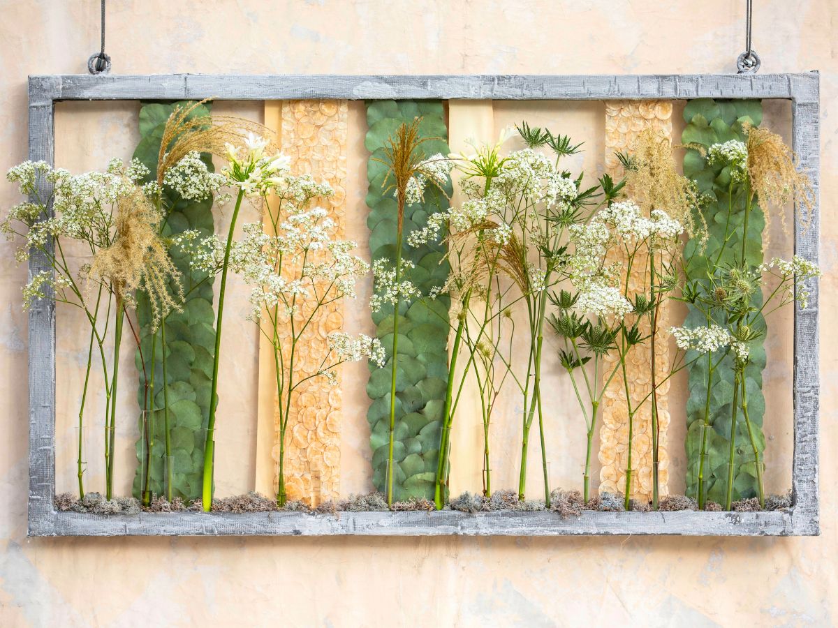 Hanging element with Million Daisy gypsophila Hanging element with Million Daisy gypsophila