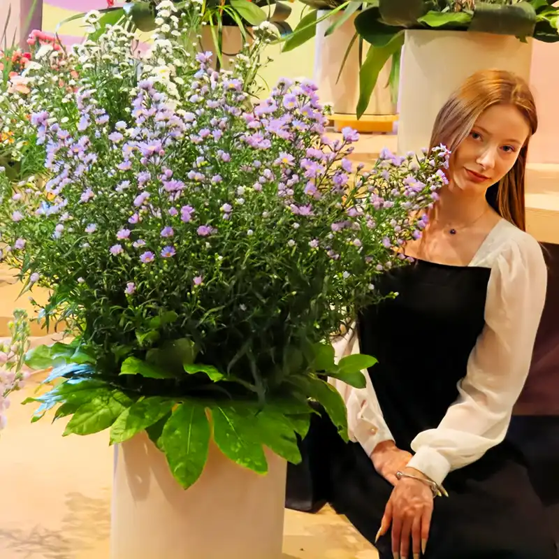 Girl posing at Keukenhof Summer Flowers Show