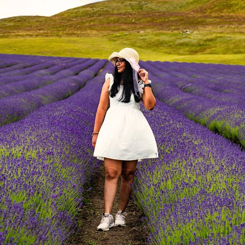 Lady pose for photo in lavender field