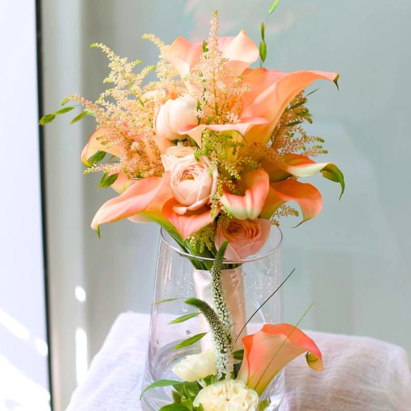 Wedding calla lily arrangement