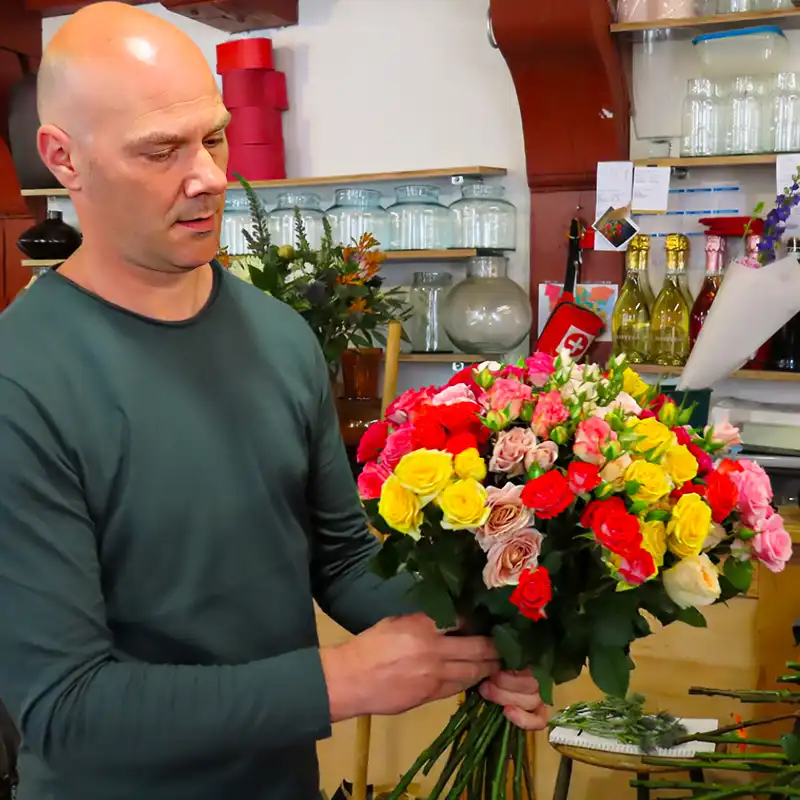 Blossoms Spray Roses at Jemi Bloemen