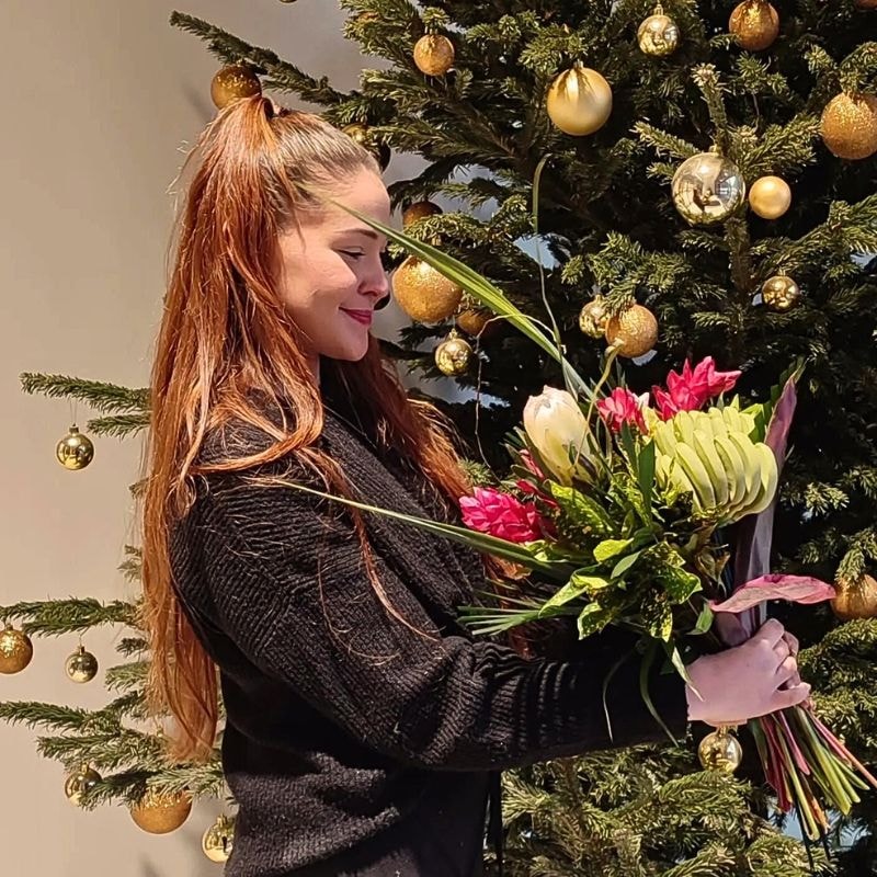 where to study to become a florist - thursd article featured image
