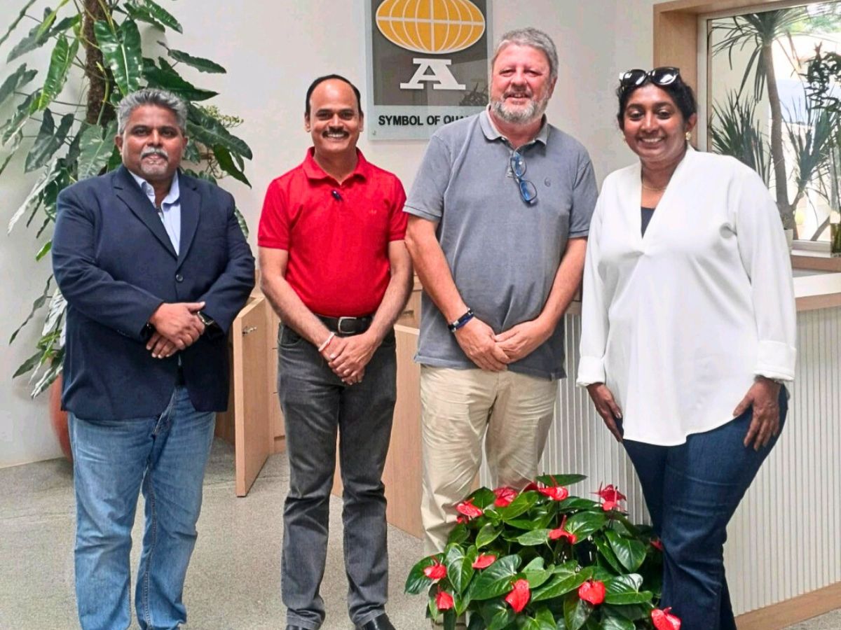 Arthur Santosh Attavar and Rashmi Attavar with the team from Dummen Orange 10 Questions to Rashmi Attavar