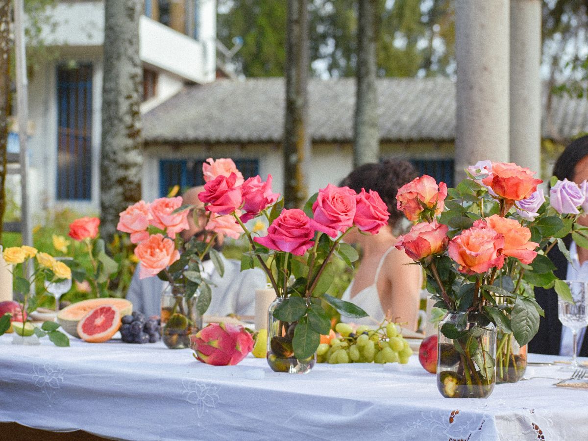 Wedding roses for a table center Wedding roses for a table center