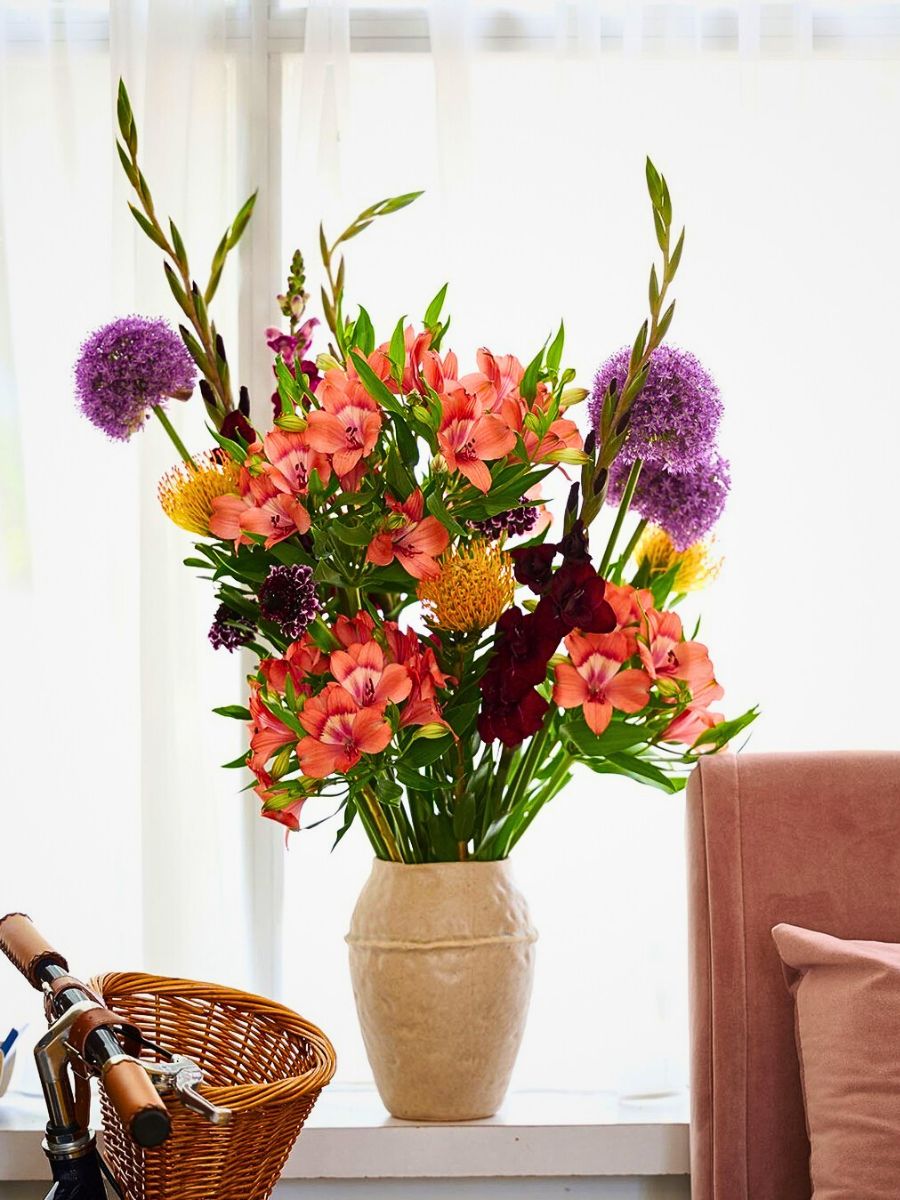 Alstroemeria bouquet Alstroemeria Flower Meaning - The Rich Symbolism Behind This Friendship Flower