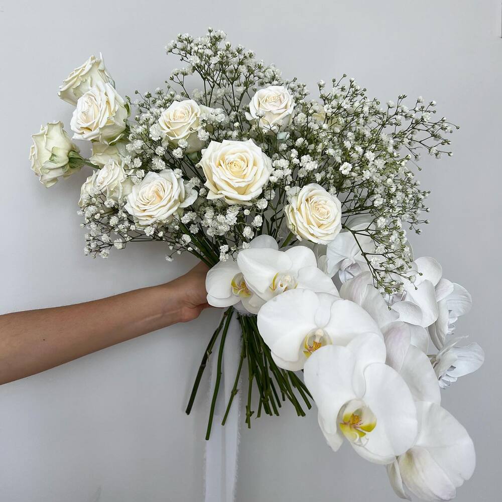 White flower bouquet for gifting White flower bouquet for gifting