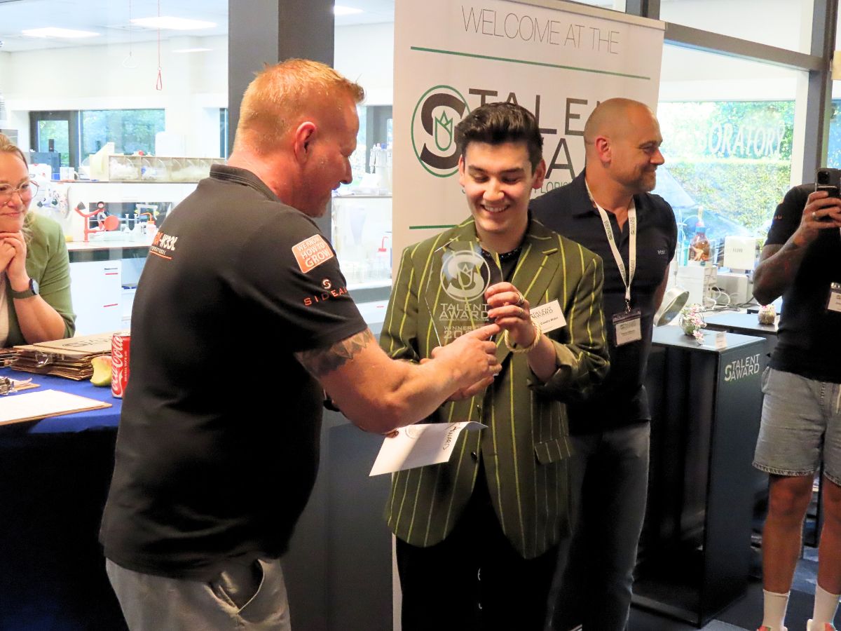 Valentin receiving his award Valentin receiving his award