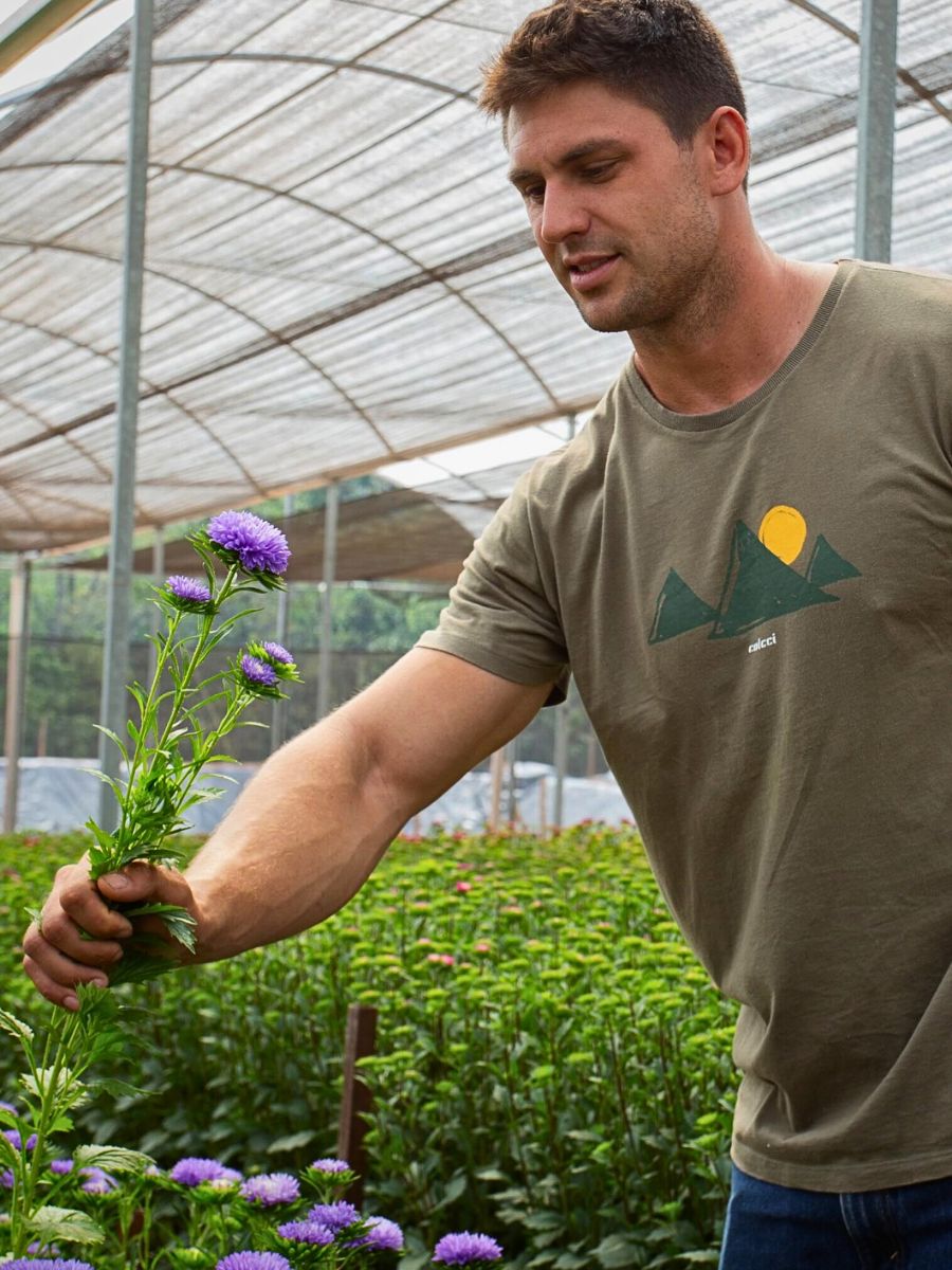 Flower growing Biofertilizers Are Nature’s Own Solution to Sustainable Flower and Plant Nutrition