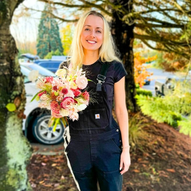 Blonde girl with a bouquet of flowers