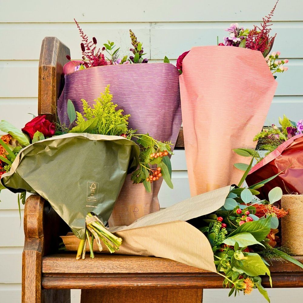 Flower bouquets Paper vs Plastic - Navigating the Sustainability Debate in Flower Packaging