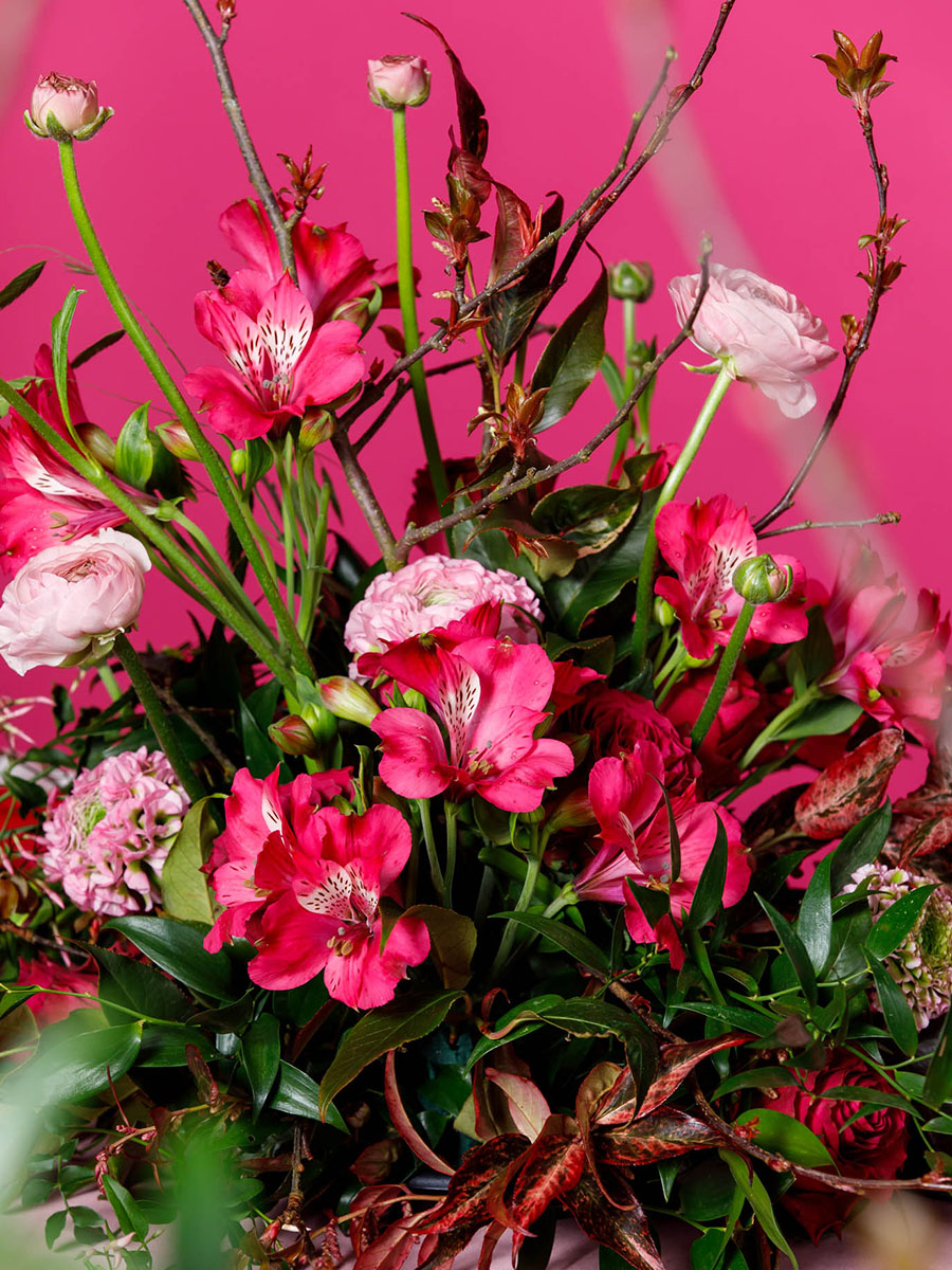 Tesselaar Alstroemeria Tall Bouquet with roses and ranunculi