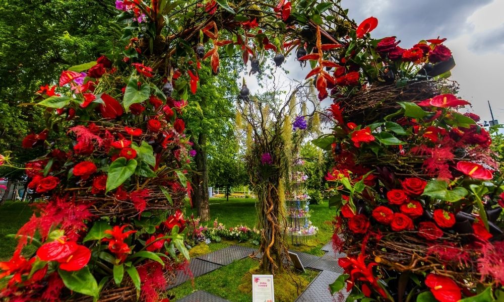 Ana Grigoras Dante Divine Comedy Floral Art - Arch of Hell