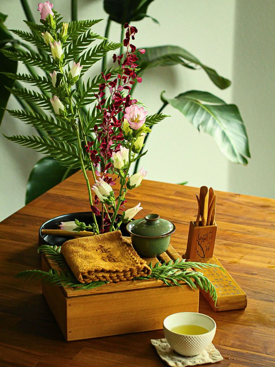 Japanese Flower Arrangements Like Ikebana Embody Traditional Values Through Iki