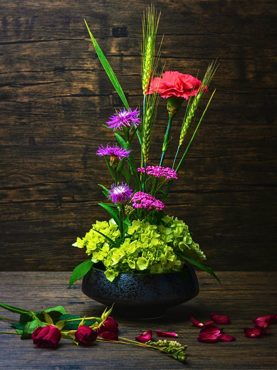 How Japanese Flower Arrangements Like Ikebana Embody Traditional Values Through Iki