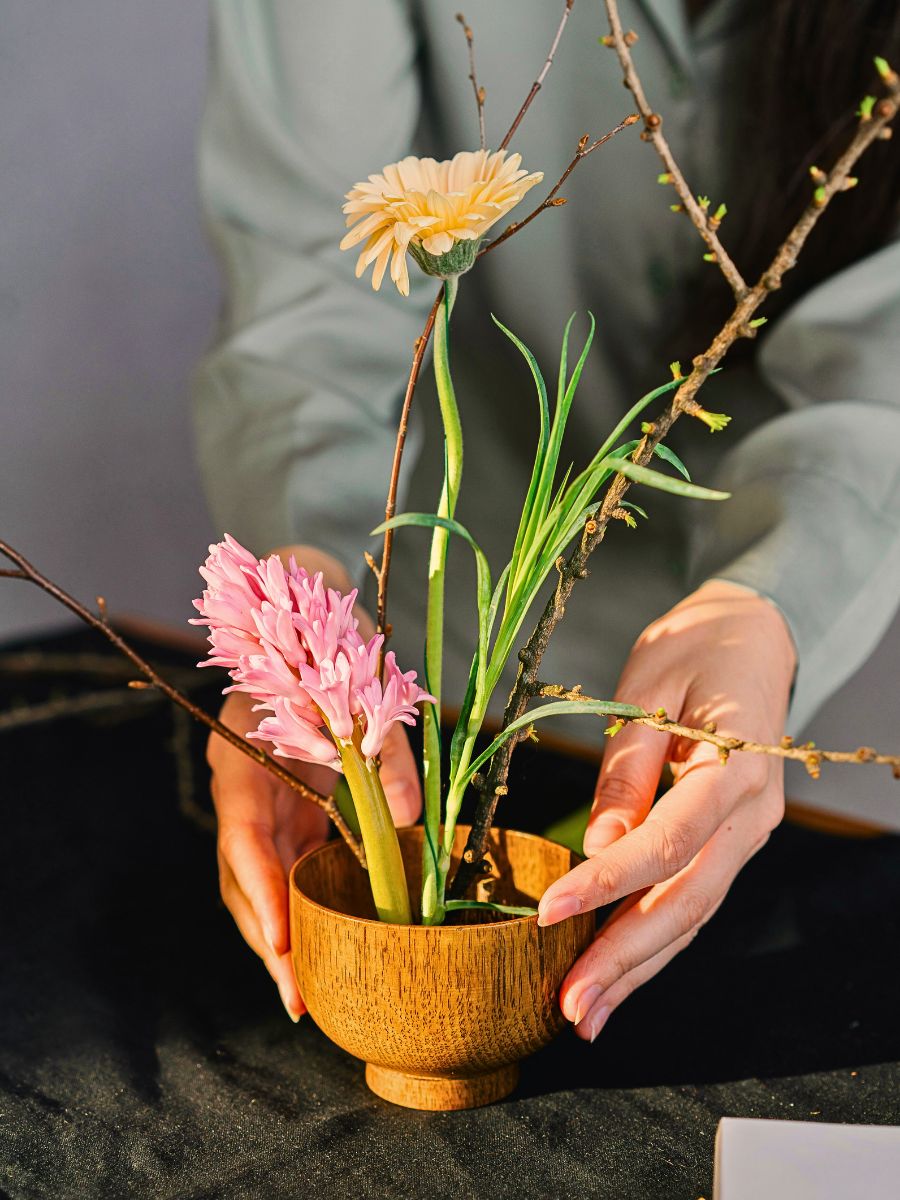How Japanese Flower Arrangements Like Ikebana Embody Traditional Values Through Iki