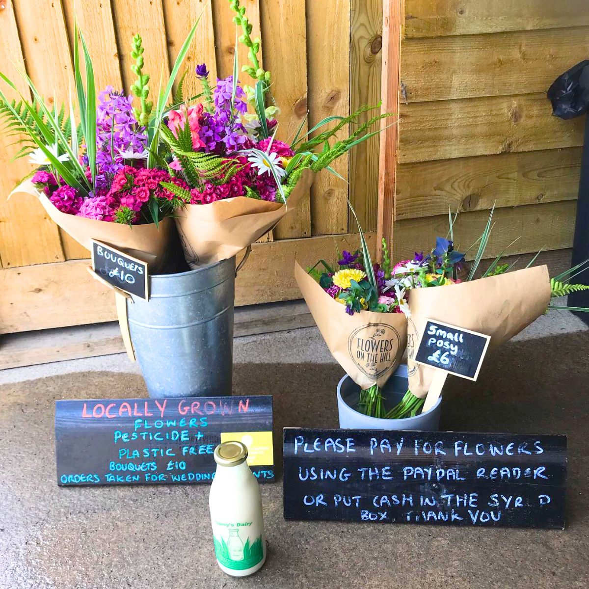 Plastic free flowers wrapped in paper