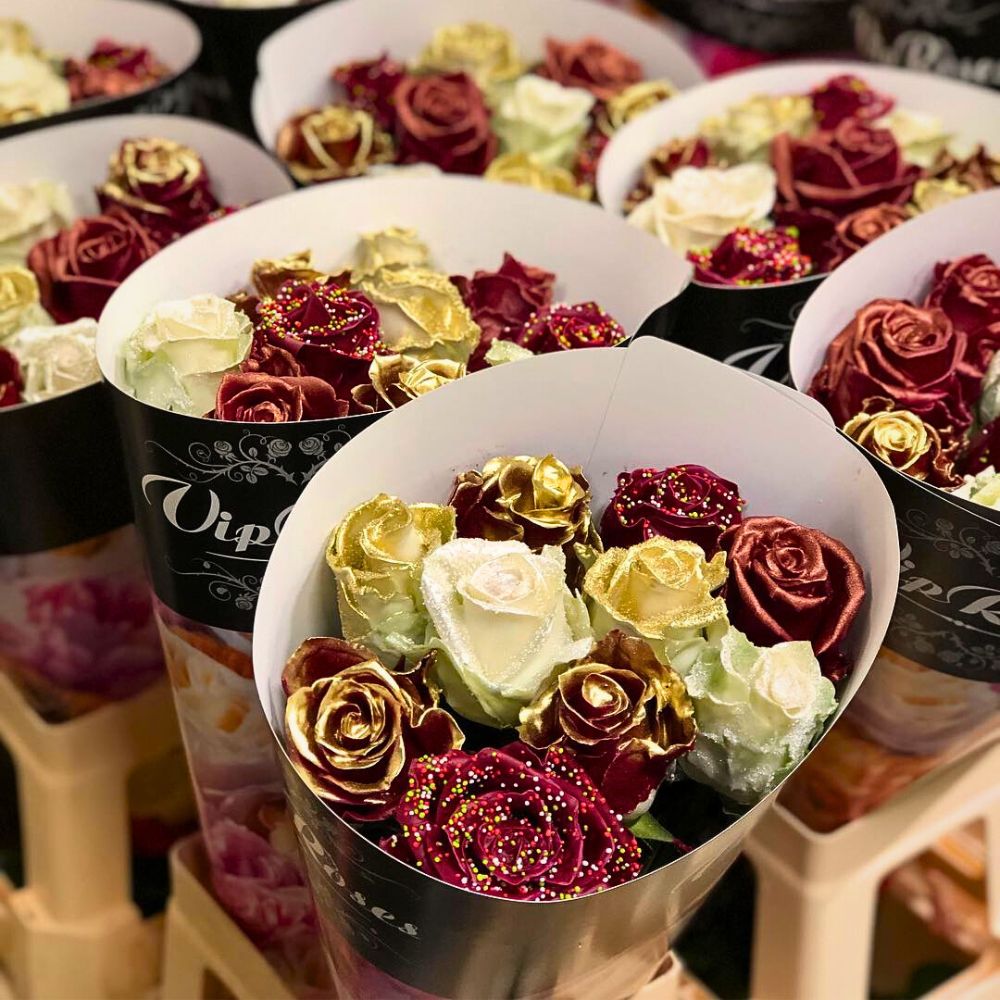 VIP Roses Brings You Practically All Kinds of Dyed and Tinted Flowers.