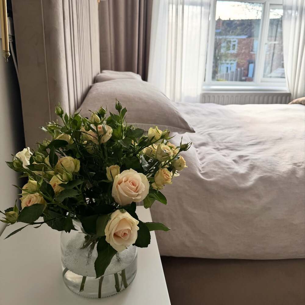 Flower bouquet with waterproof blanket Flower bouquet with waterproof blanket