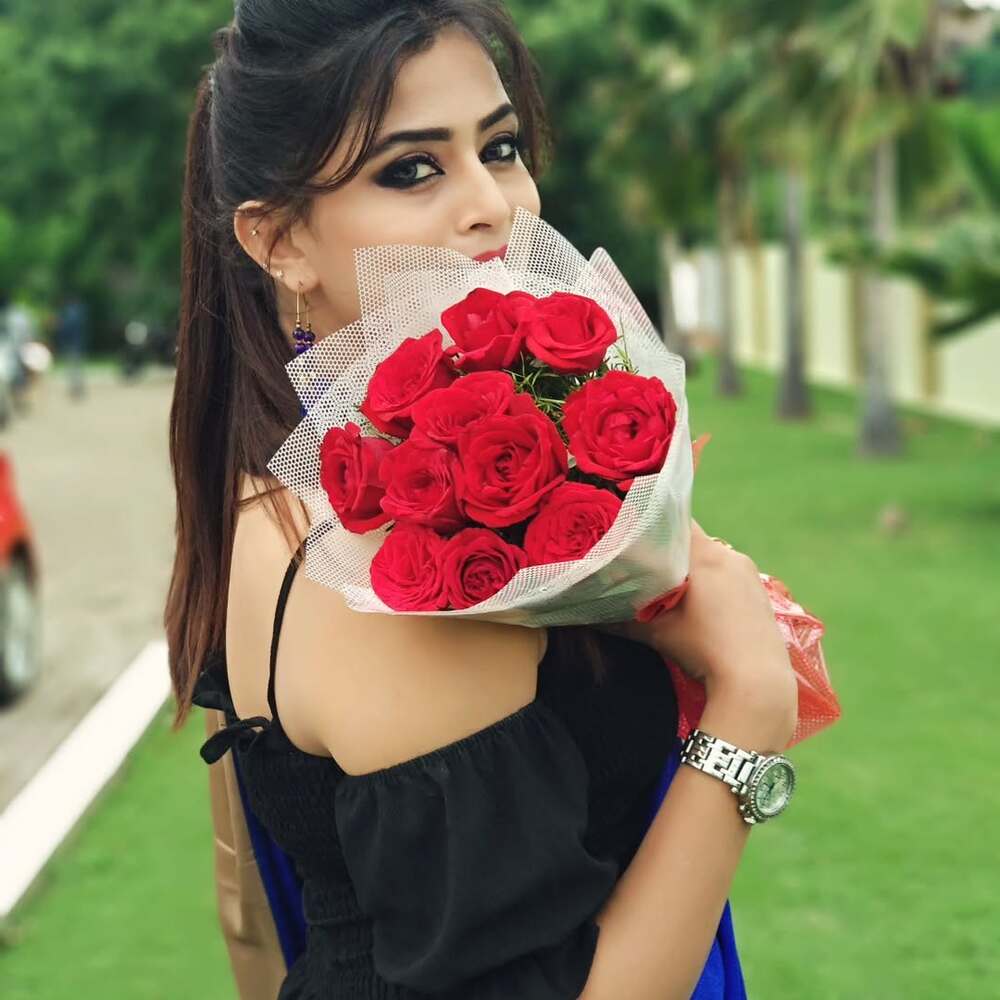 A beautifull lady with red roses bouquet A beautifull lady with red roses bouquet