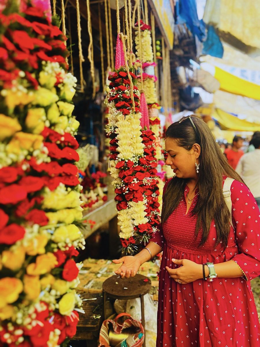 Flowers for sale The Bombay High Court Questions Why Plastic Flowers Are Not Included in the List of Banned Single-Use Plastic Items