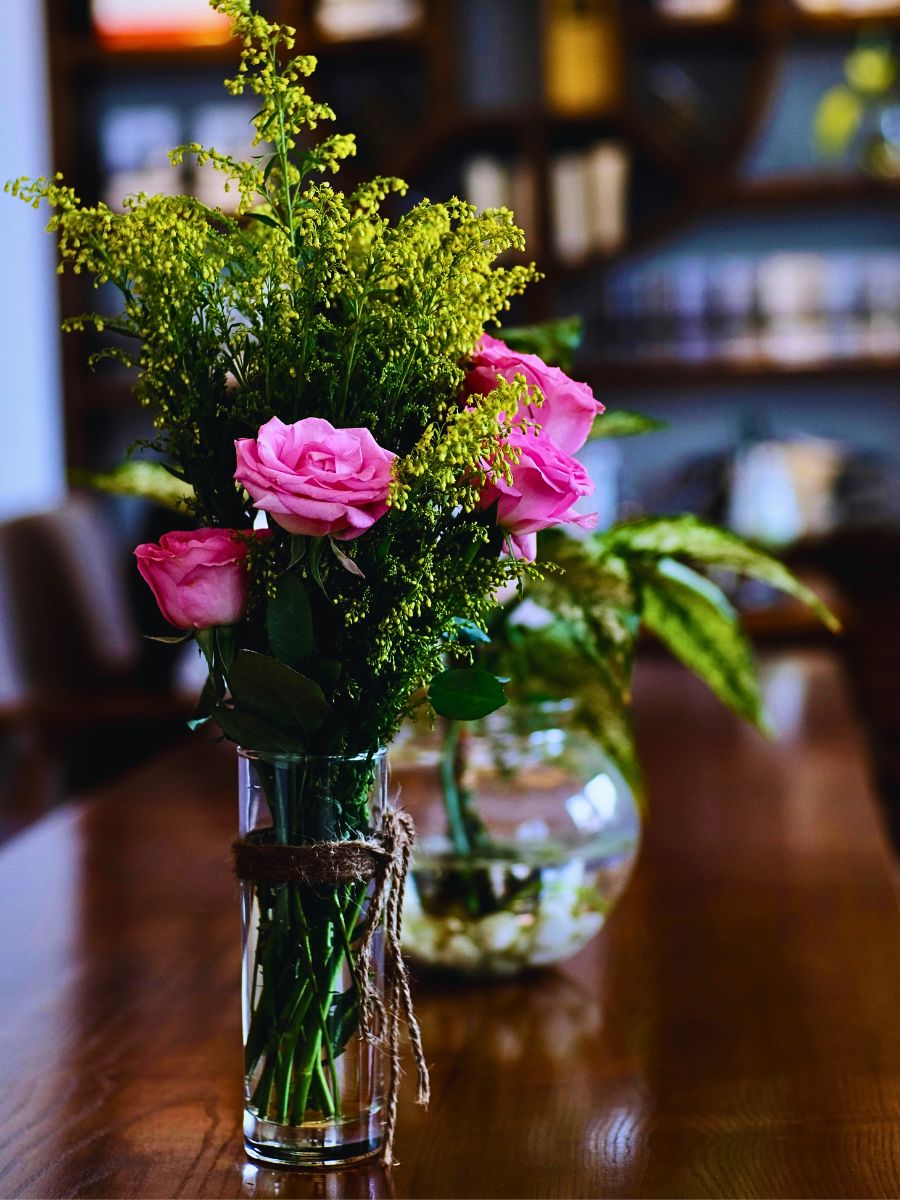 Flowers Practical Tips to Distinguish Between Real and Faux Flowers