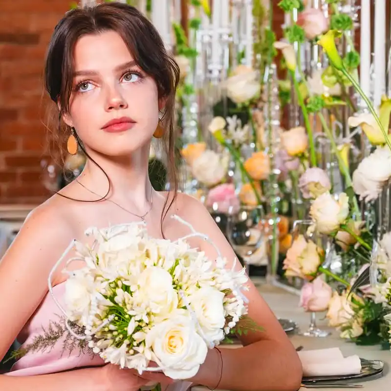 Rose Nova Vita in bridal bouquet