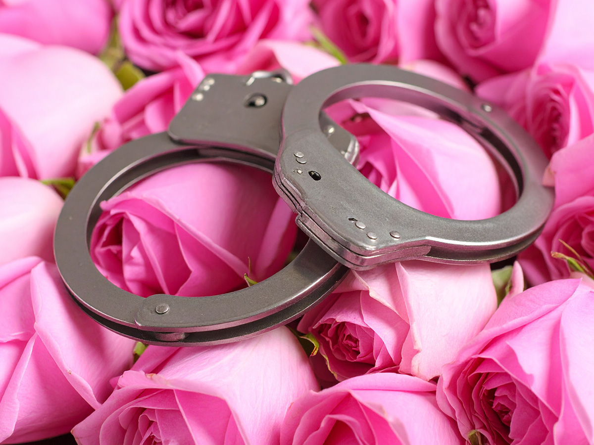 Red roses with handcuffs