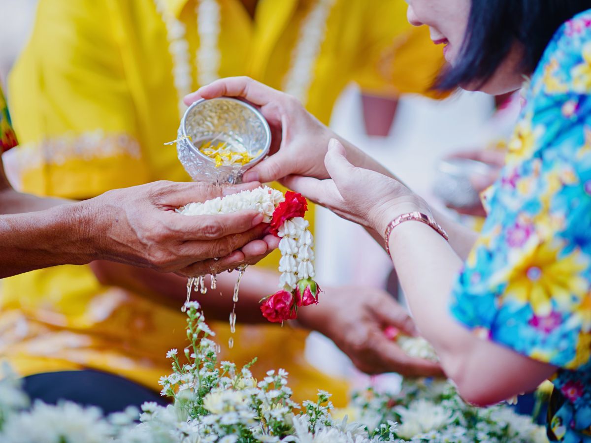 Pouring libation on flower garlands Phuang Malai: Thailand’s Art of Making Floral Garlands