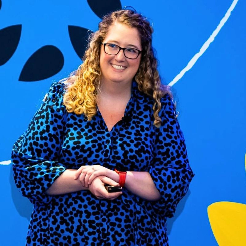 10 Questions to Colleen Fagundus