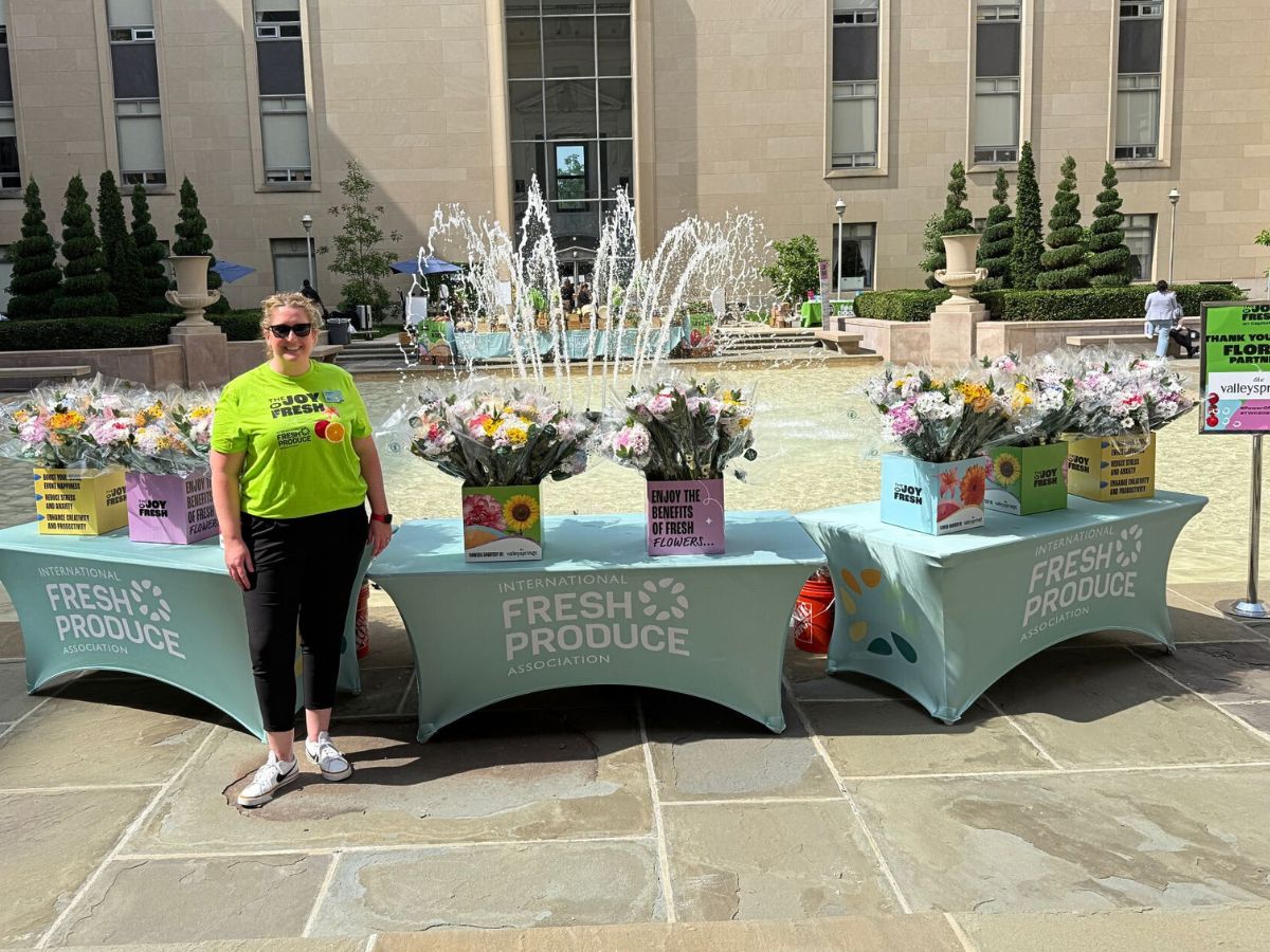 Colleen Fagundus present IFPA at Washington Floral Confrence 10 Questions to Colleen Fagundus