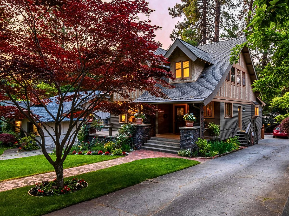 Front yard garden A Fresh Take on Modern Outdoor Living - A Dreamy Contemporary Garden