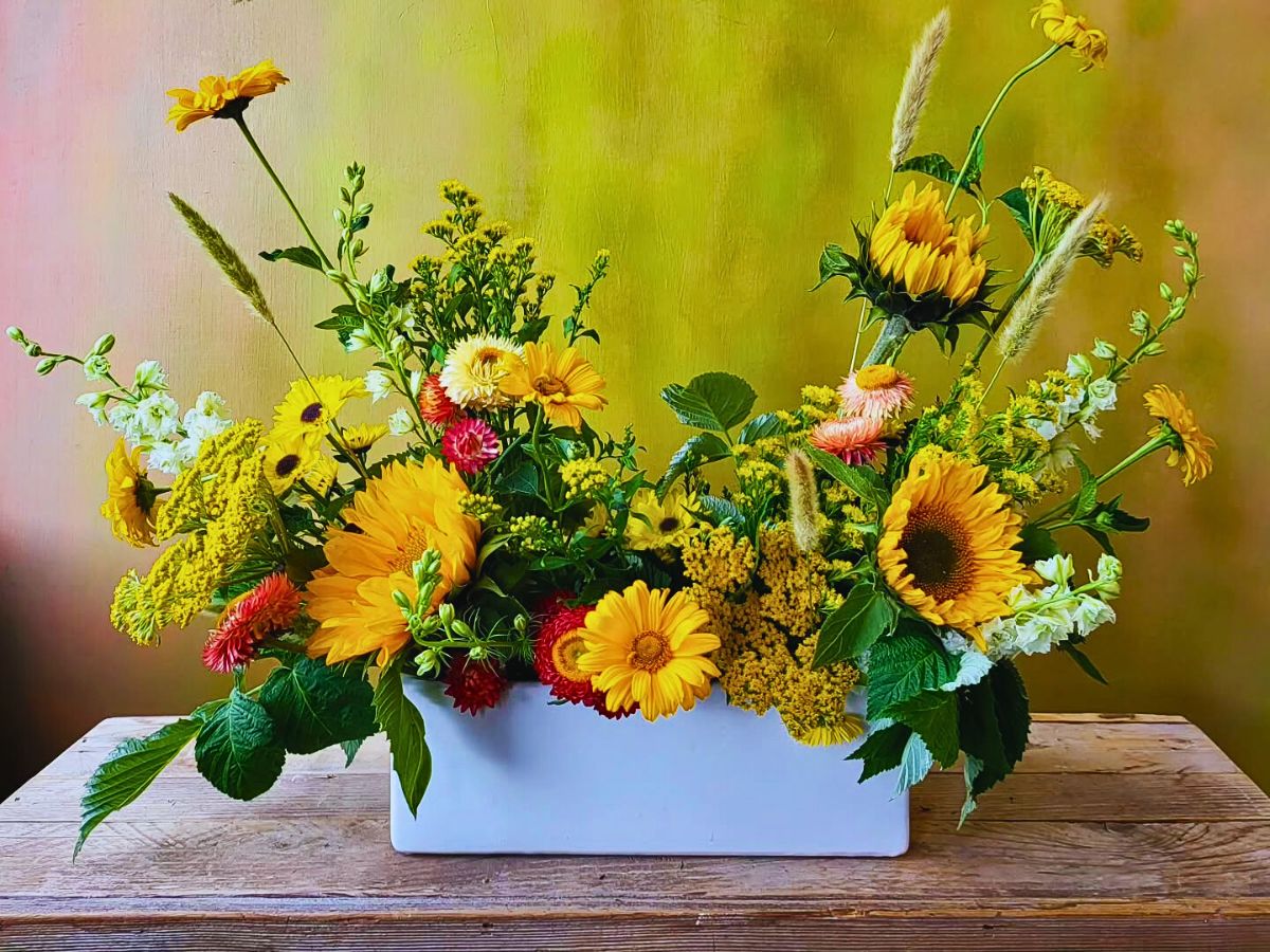 Helianthus bouquet Chrysal’s Professional Care Tips to Keep Your Helianthus Fresher for Days Longer