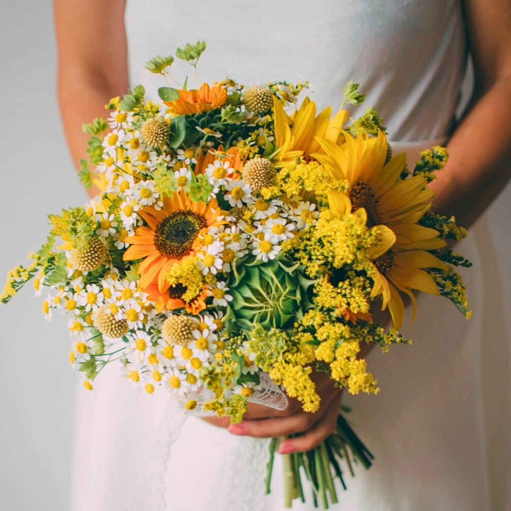 Helianthus bridal bouquet Chrysal’s Professional Care Tips to Keep Your Helianthus Fresher for Days Longer