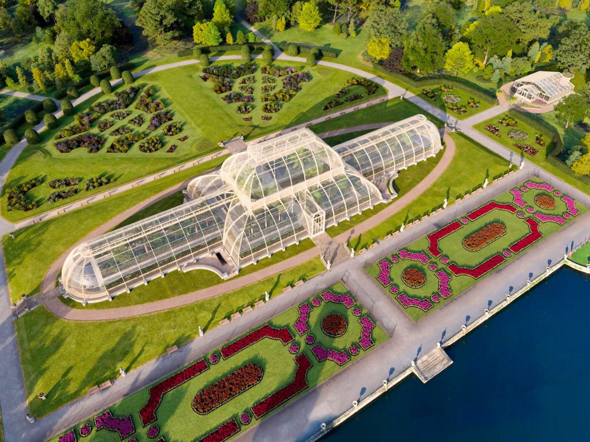 Full upper view of Kew Gardens glass panels Full upper view of Kew Gardens glass panels