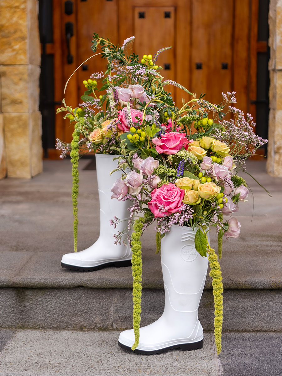 Star Roses design with white boots